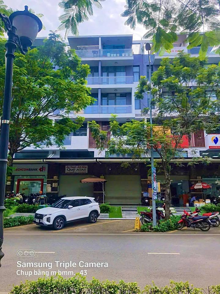 Nhà mặt tiền khu đô thị Vạn Phúc Thủ Đức 100m² giá 27.5 tỷ - Đầu tư sinh lời ngay!