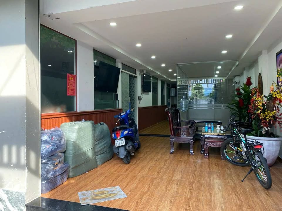 Nhà 2 tầng đường Lê Thúc Hoạch, Tân Phú 152m² giá 15.2 tỷ - Cơ hội đầu tư hấp dẫn!