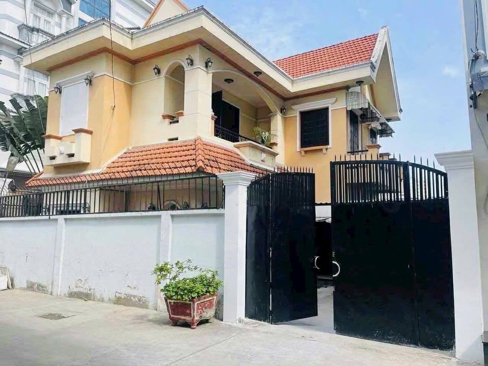 Nhà mặt tiền cho thuê Kinh Dương Vương, An Lạc, Bình Tân, 182m² giá 20 triệu - Sân để xe rộng rãi!