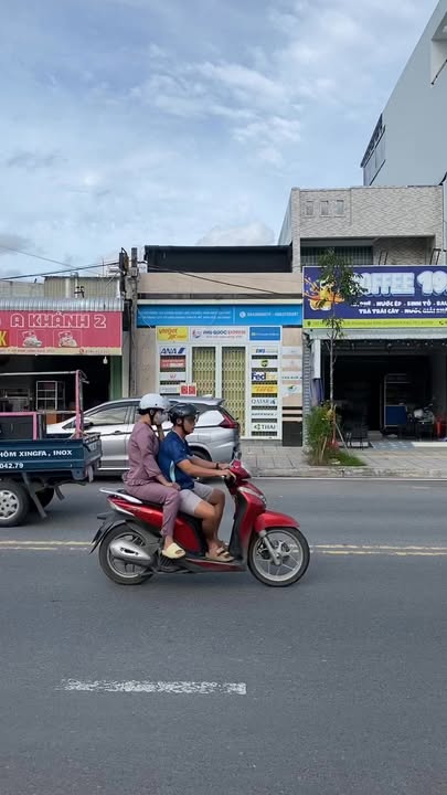 FrontHouse mặt tiền Hoàng Quốc Việt 100m² - Sổ hồng thổ cư, phòng mạch lý tưởng!