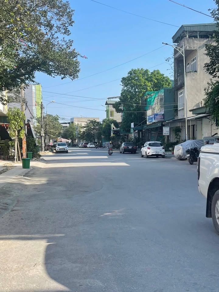 Lô đất mặt đường Trần Bình Trọng, Quảng Hưng 110m² giá chỉ 4 tỷ - Đầu tư sinh lời ngay!