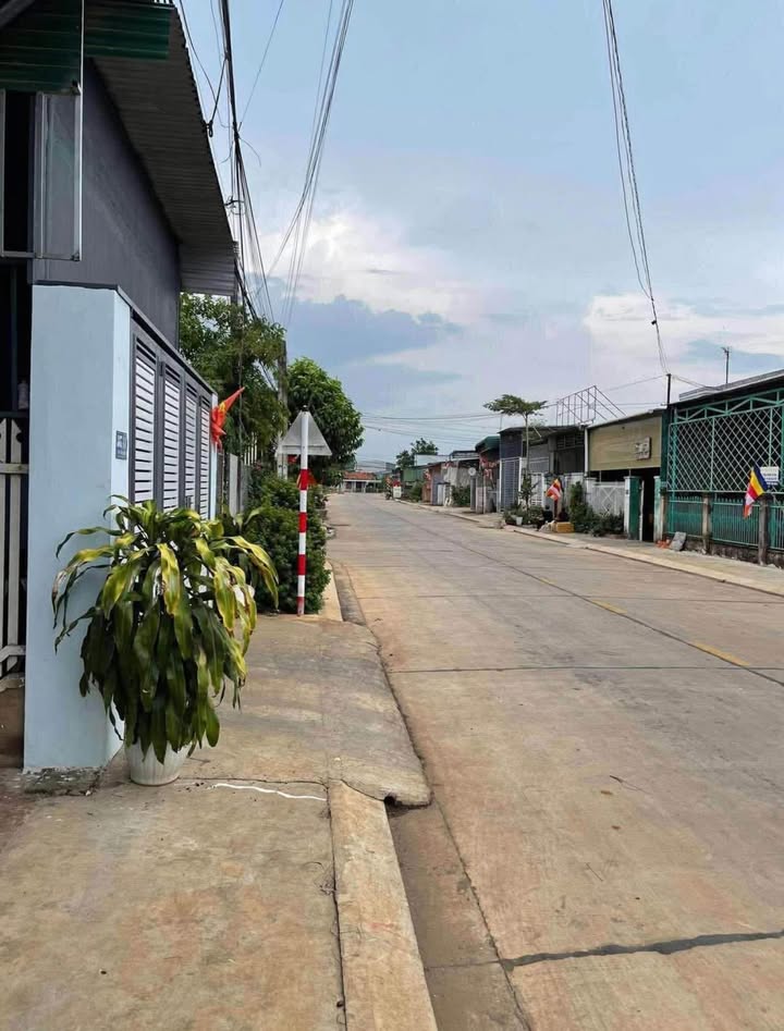 Nhà cấp 4 tại Hẻm 337/39 Võ Văn Kiệt, 246m² giá 2.59 tỷ - Dọn vào ở ngay!