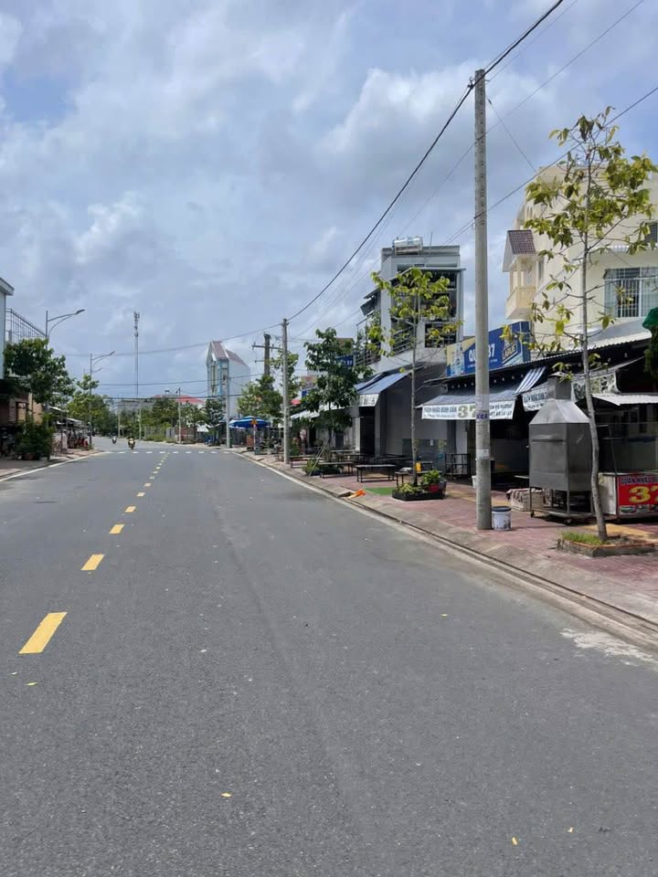 Nhà 2 mặt tiền Đinh Tiên Hoàng nối dài, 136m² giá 4 tỷ - Cơ hội vàng kinh doanh!