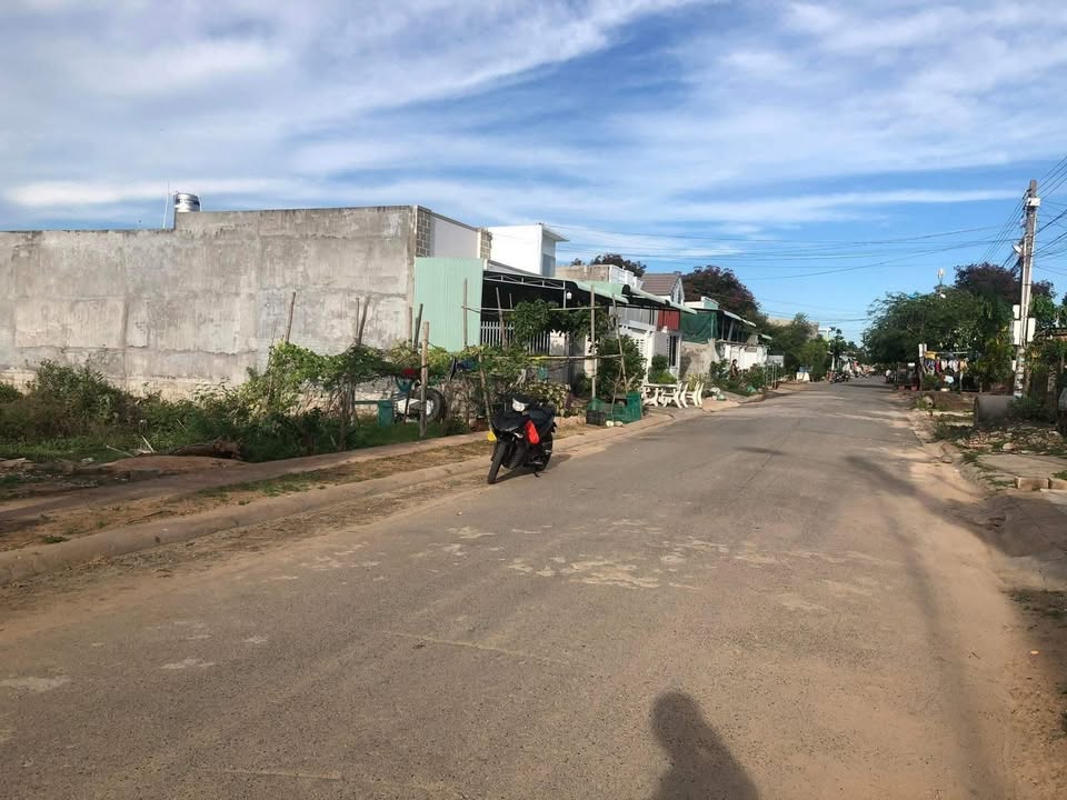 Đất nền Tiến Lợi Phan Thiết 125m² giá 1.3 tỷ - Sổ hồng chính chủ, bớt lộc!