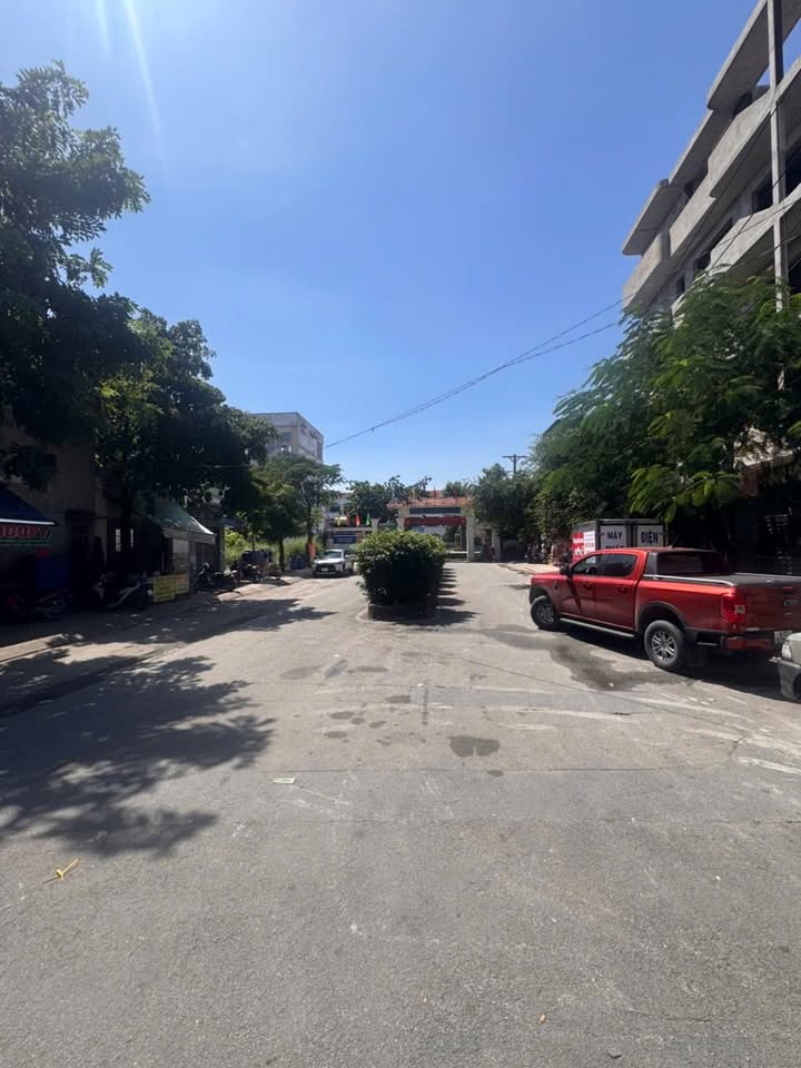 Nhà cấp 4 phường Tân Đông Hiệp, Dĩ An 100m² giá 6.35 tỷ - Kinh doanh thuận lợi!