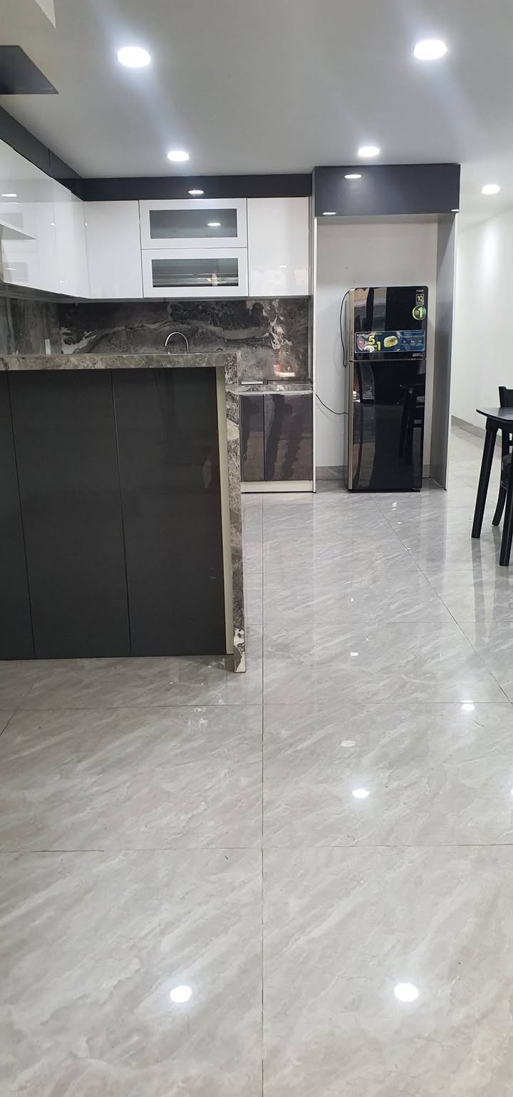 Nhà lô góc 4 tầng Đinh Tiên Hoàng 71.6m² giá 10 tỷ - Thang máy xịn, mặt tiền đỉnh!