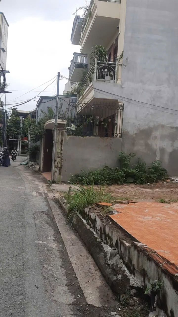 Đất Thạch Bàn 92m² giá 11.5 tỷ - Tặng nhà 3 tầng xây kiên cố!