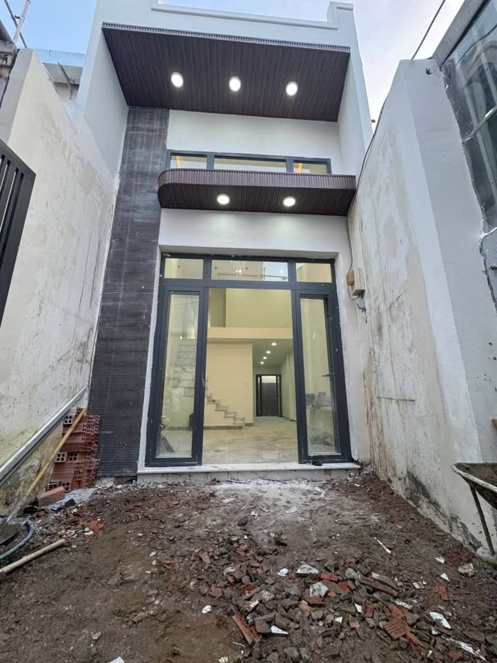 Nhà phố HTP, Phú Thuận, Q7 - 63m² giá 3.95 tỷ - Sân để xe máy cực rộng!