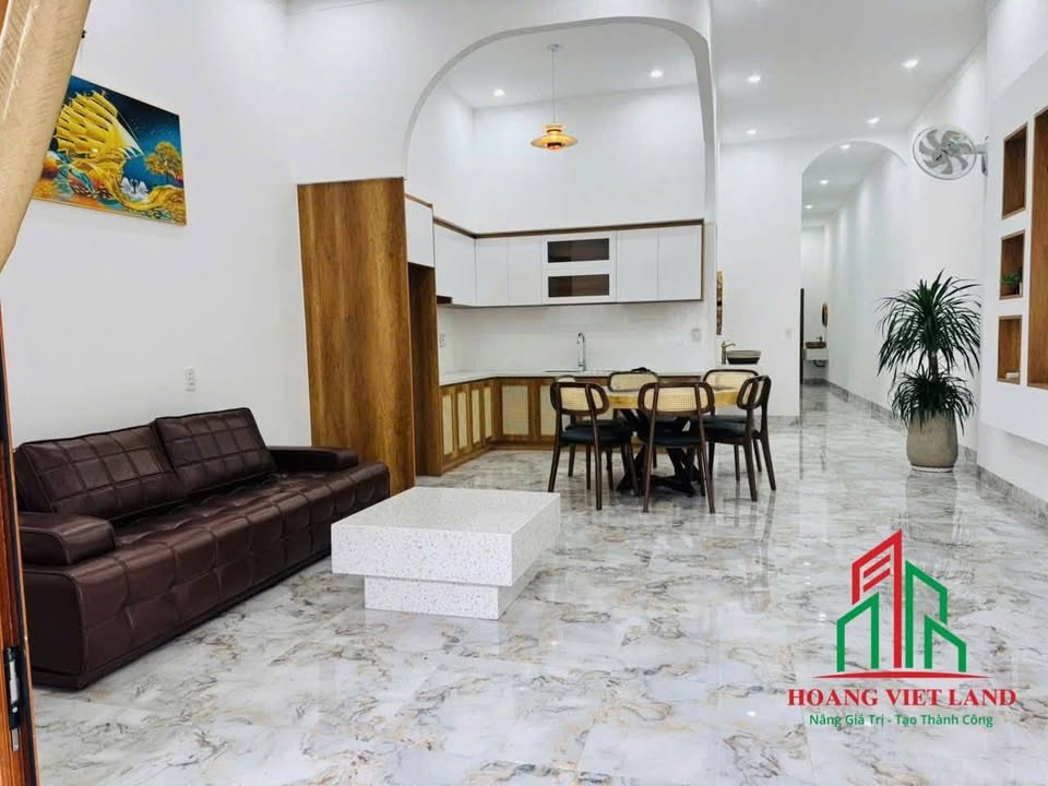 Nhà hẻm 335 Y Moan, P Tân Lợi, TP Buôn Ma Thuột 130m² giá 3.45 tỷ - Nhà cấp 4 kiên cố, sân ô tô rộng!