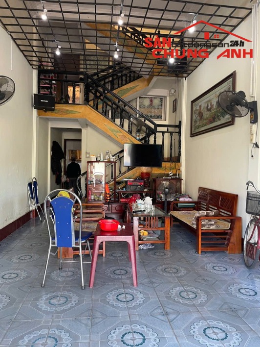 Nhà mặt phố 2 tầng tại Hoành Bồ, Quảng Ninh 60m² giá 3.6 tỷ - Phù hợp cho kinh doanh!