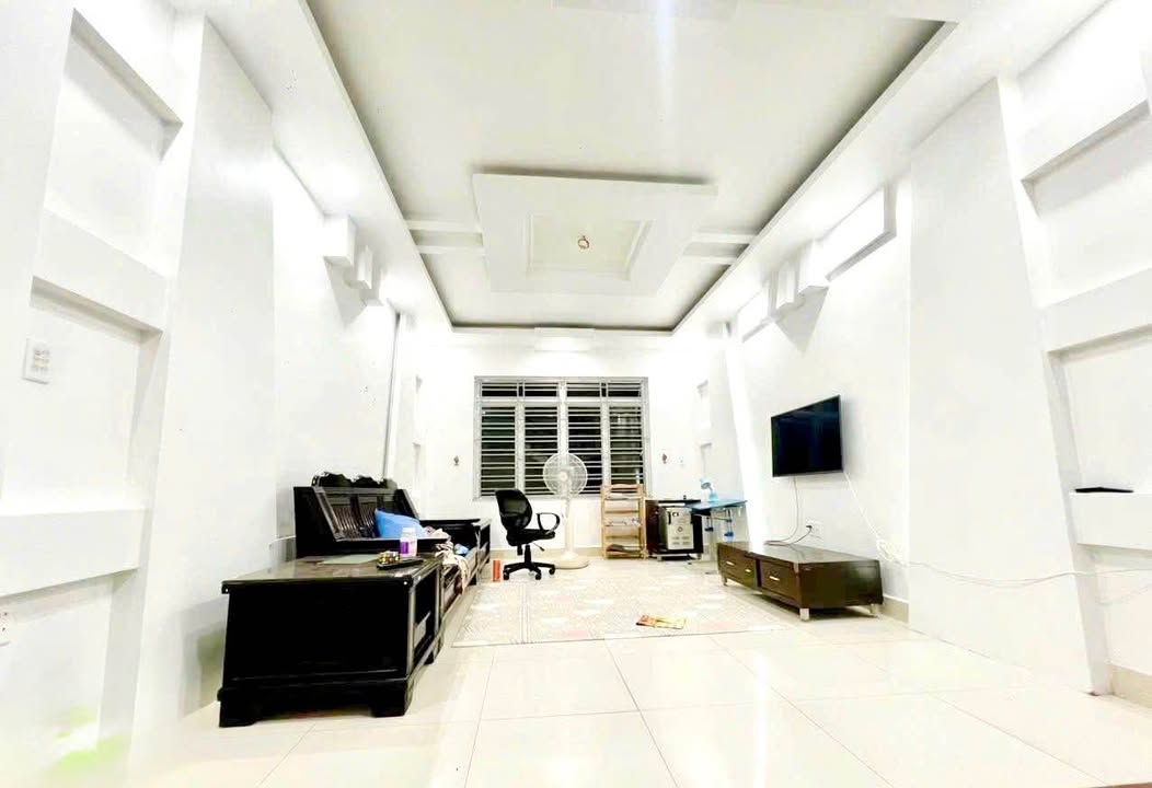 Nhà mặt đường Lê Hồng Phong 60m² giá 9 tỷ - Kinh doanh thuận lợi!