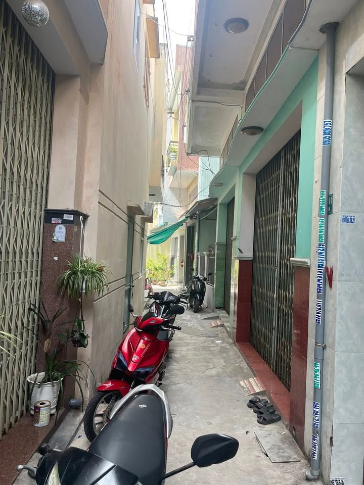 Nhà 2 Tầng Hẻm P. Quang Trung Quy Nhơn 45.4m² giá 2.2 tỷ - Chính chủ, sổ đỏ đầy đủ!