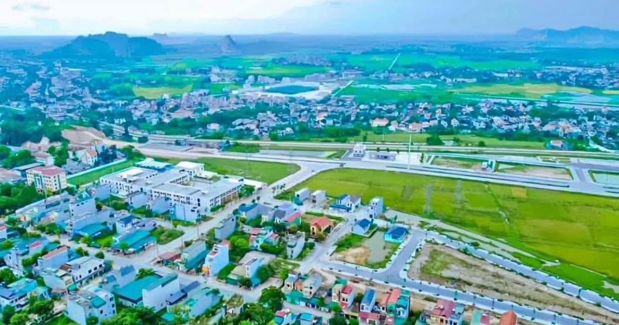 Đất nền Rừng Thông, Đông Sơn 90m² giá 2 tỷ - Đối diện công viên