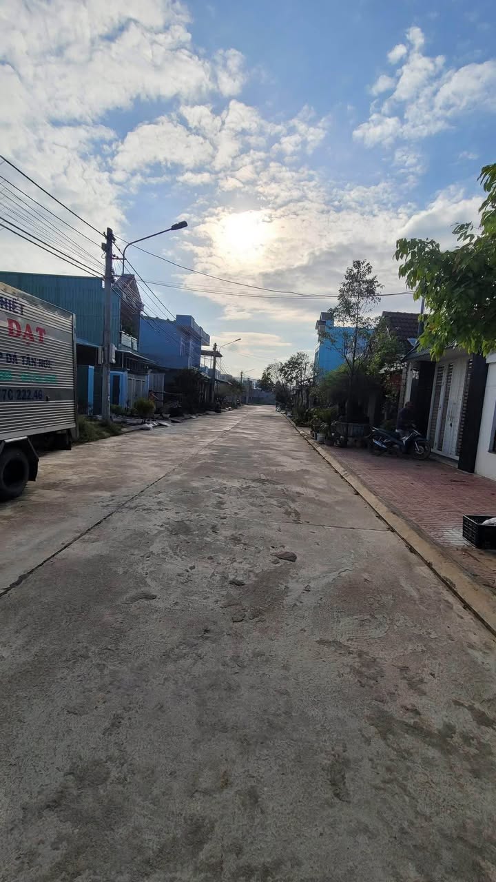 Đất nền KDC Sos P. Nhơn Bình Quy Nhơn 135m² giá 2 tỷ - Đường lộ rộng, gần chợ Dinh!