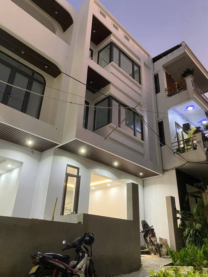 Nhà 3 tầng ngõ 7 Cao Thắng 72m² giá 3.5 tỷ - Sổ đỏ chính chủ, ô tô đỗ gần!