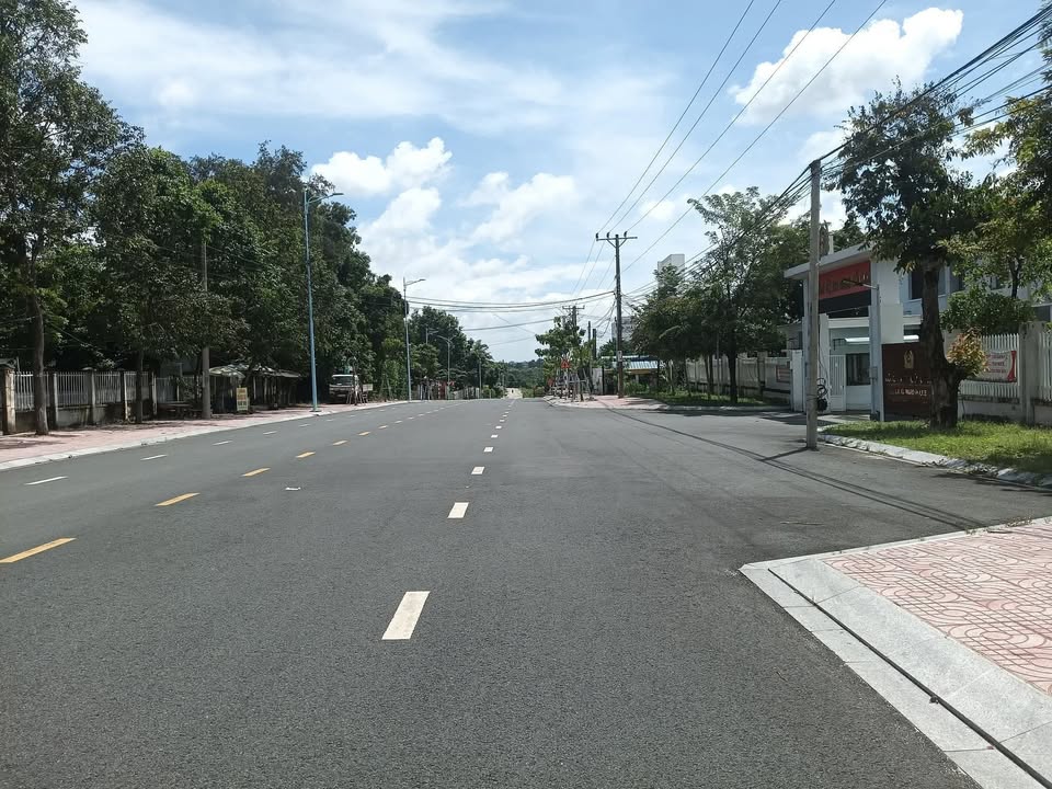 Nhà cấp 4 325m² tại La Gi - Giá chỉ 1.9 tỷ, thương lượng nhẹ!