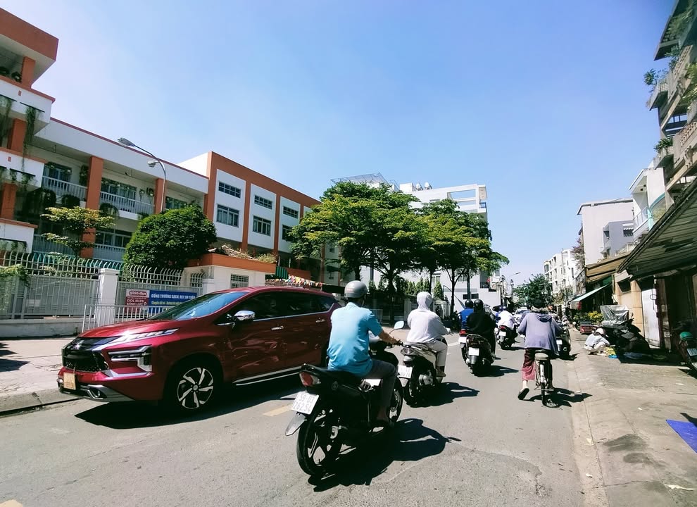 Nhà mặt tiền Trịnh Đình Trọng, Tân Phú 68m² chỉ 10 tỷ - Gần Quận 11!