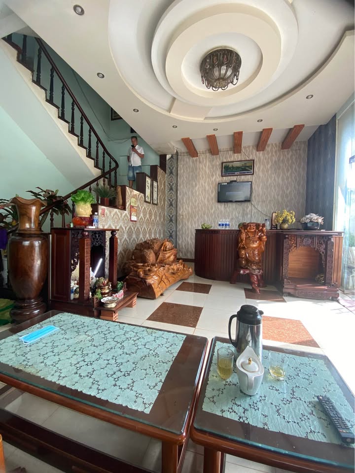 Nhà nghỉ và căn nhà riêng tại Bà Huyện Thanh Quan, Buôn Ma Thuột - 400m² chỉ 8 tỷ!