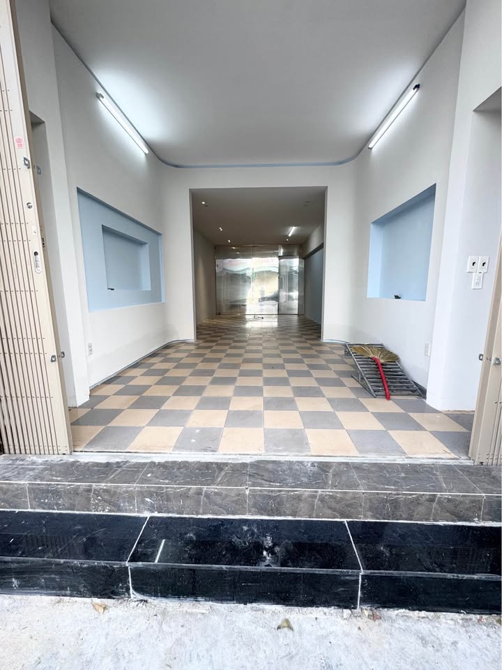 Cho thuê nhà nguyên căn mặt tiền Ỷ Lan, Quy Nhơn 80m² - Kinh doanh ngay!