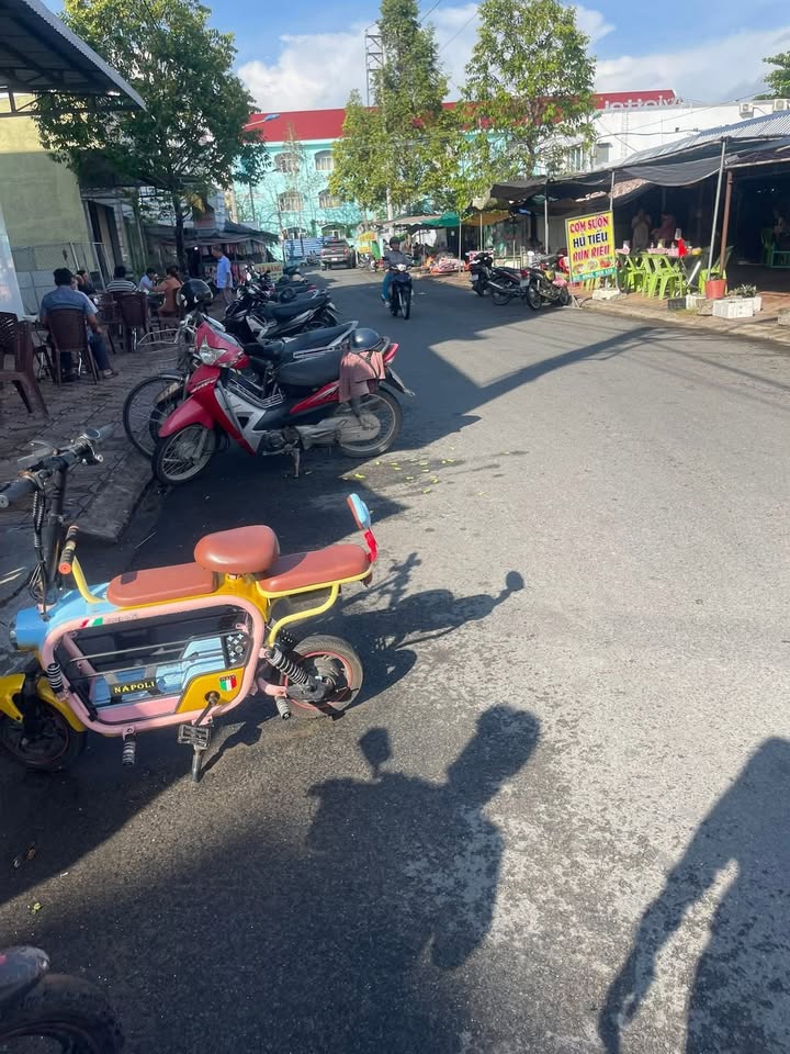 Bán nhà 1 trệt 1 lầu mặt tiền đường D4, 100m² - Kinh doanh sầm uất ngay chợ Ngã Năm!