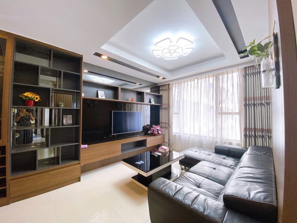 Chung cư Tresor Quận 4 93m² giá 20 triệu/tháng - Thiết kế hiện đại, tiện ích đầy đủ!