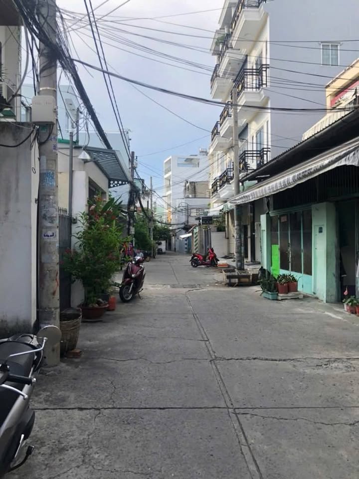 Nhà riêng Lương Văn Can Q8 127.6m² giá 8.2 tỷ - Vị trí sầm uất, thuận tiện di chuyển!