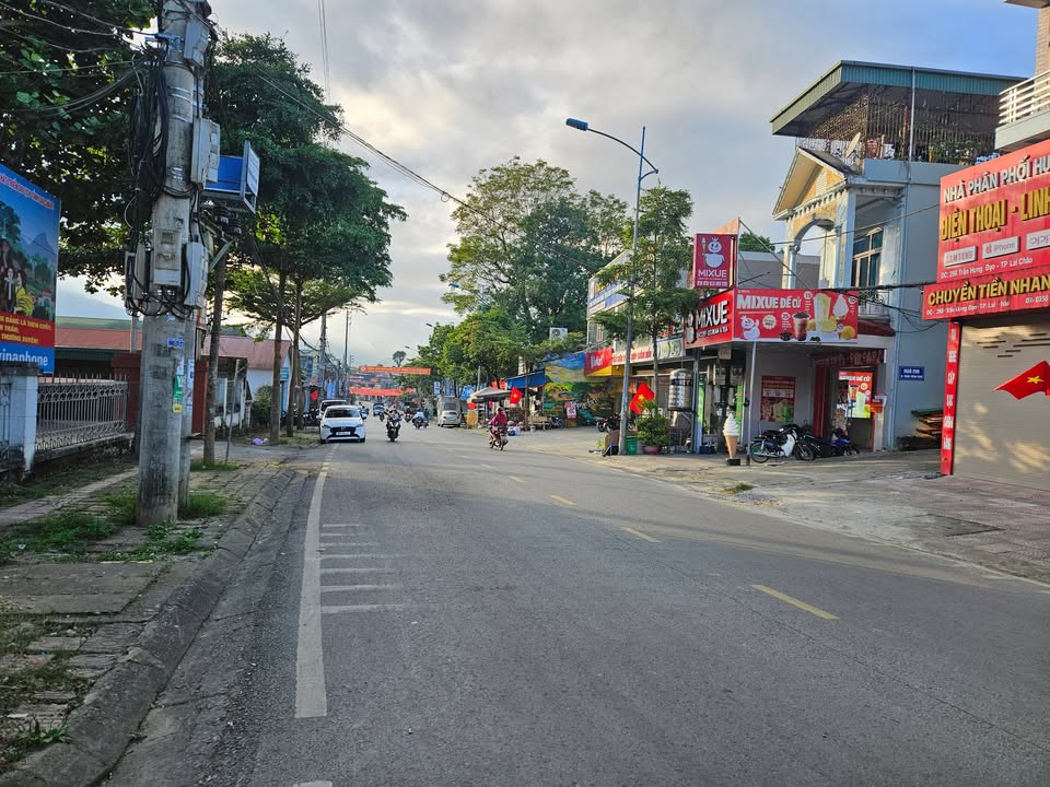 Bán nhà phố Trần Hưng Đạo 200m² giá 2 tỷ - Vị trí kinh doanh thuận lợi!