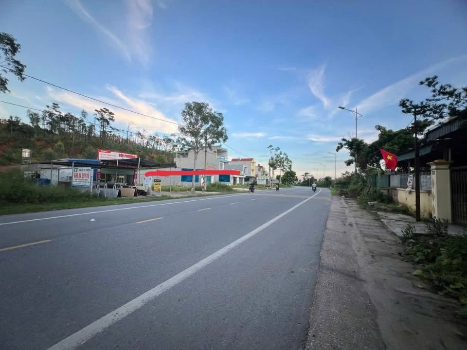 Đất mặt đường Yên Hưng, Đông Mai, Quảng Yên 100m² giá 2 tỷ - Kinh doanh thuận lợi!