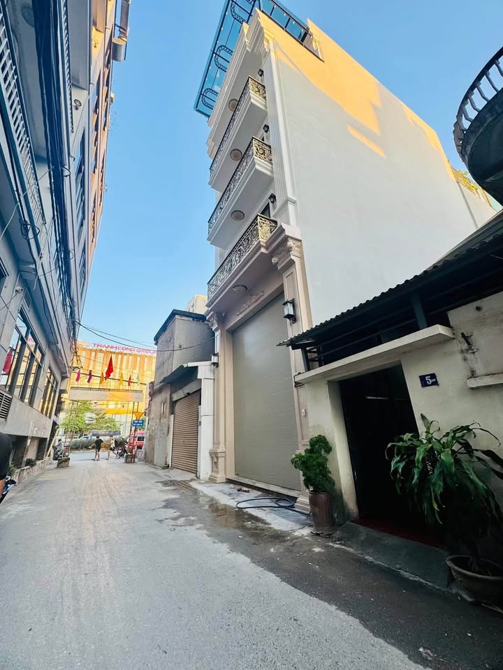 Nhà phố Tam Trinh Hoàng Mai 74m² giá 29.5 tỷ - Kinh doanh sầm uất, thang máy tiện nghi!