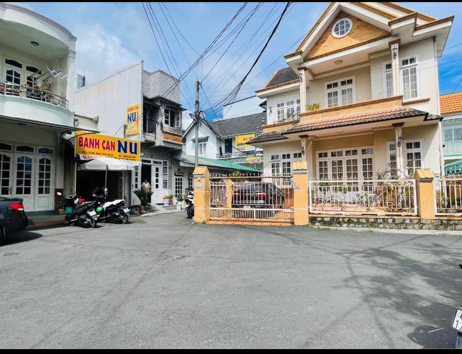 Nhà Phố 151m² Đường Yersin, Đà Lạt - Mặt Tiền Hồ Xuân Hương Chỉ 14 Tỷ!