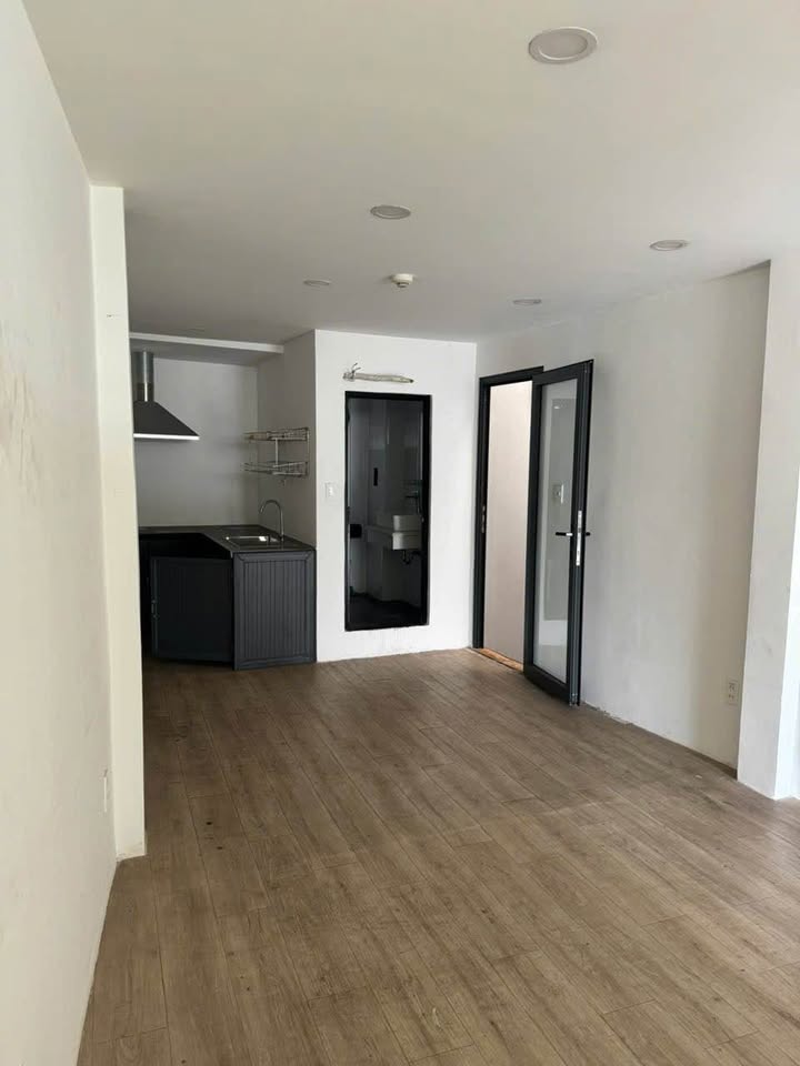 Cho thuê nhà mặt tiền đường Lê Lai, Quận 1 - Diện tích 48m² giá 30 triệu - Vị trí trung tâm lý tưởng cho kinh doanh!