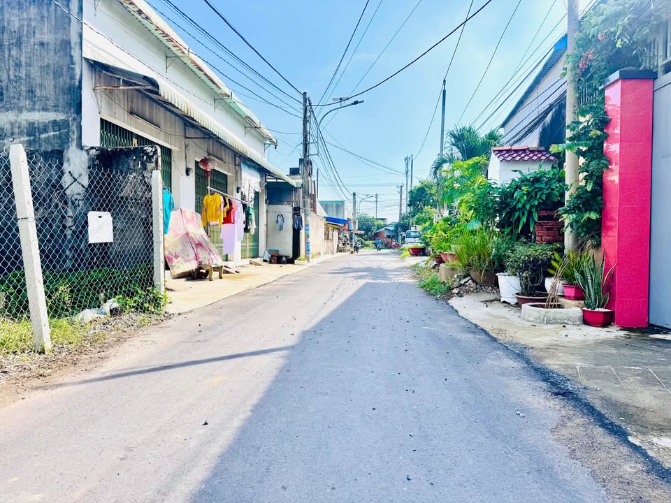 Đất nền đường TL825, Thị Trấn Đức Hòa, 240m² giá 2.7 tỷ - Cơ hội đầu tư tuyệt vời!