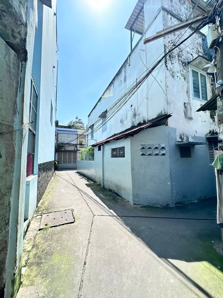 Nhà riêng Quận 11 - 21.3m² giá 2.3 tỷ - Hẻm xe hơi, tiện sửa chữa!