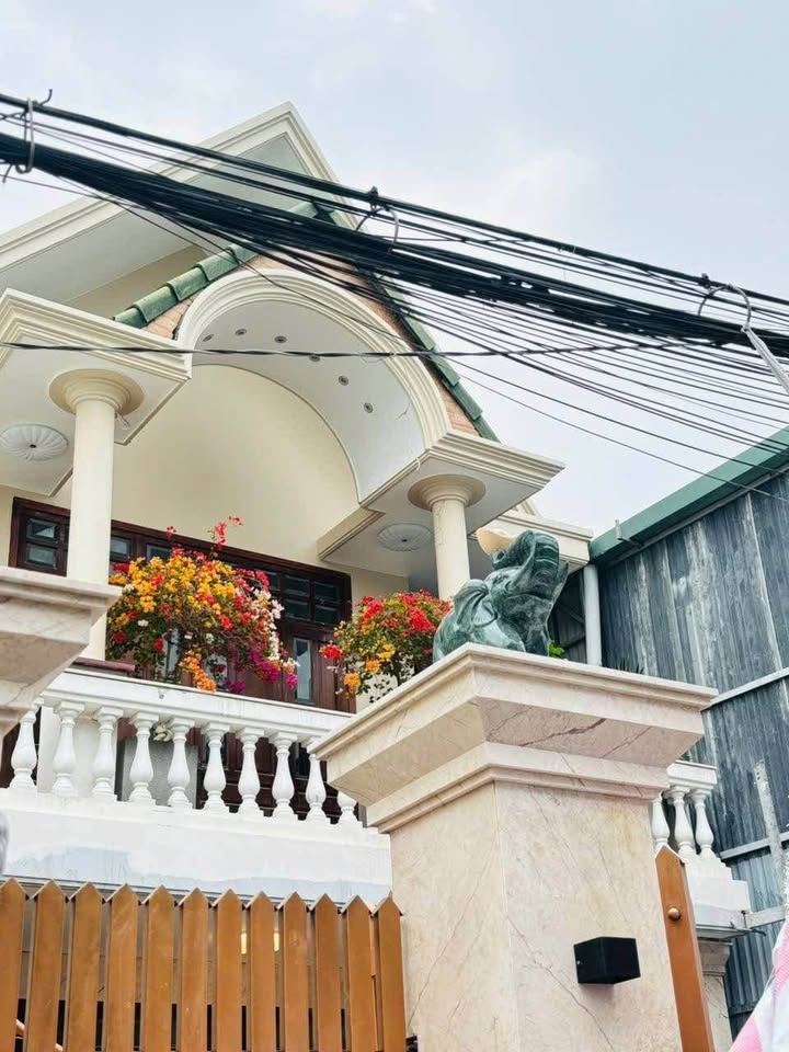 Nhà mái Thái HXH rộng rãi đường Lê Văn Việt, 155m² giá 14.5 tỷ - Đầu tư sinh lời ngay!