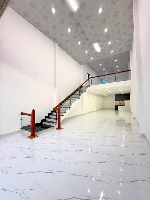 Nhà mới xây mặt tiền Quốc Lộ 1A Vạn Ninh 95.5m² giá 2.15 tỷ - Cơ hội đầu tư tuyệt vời!