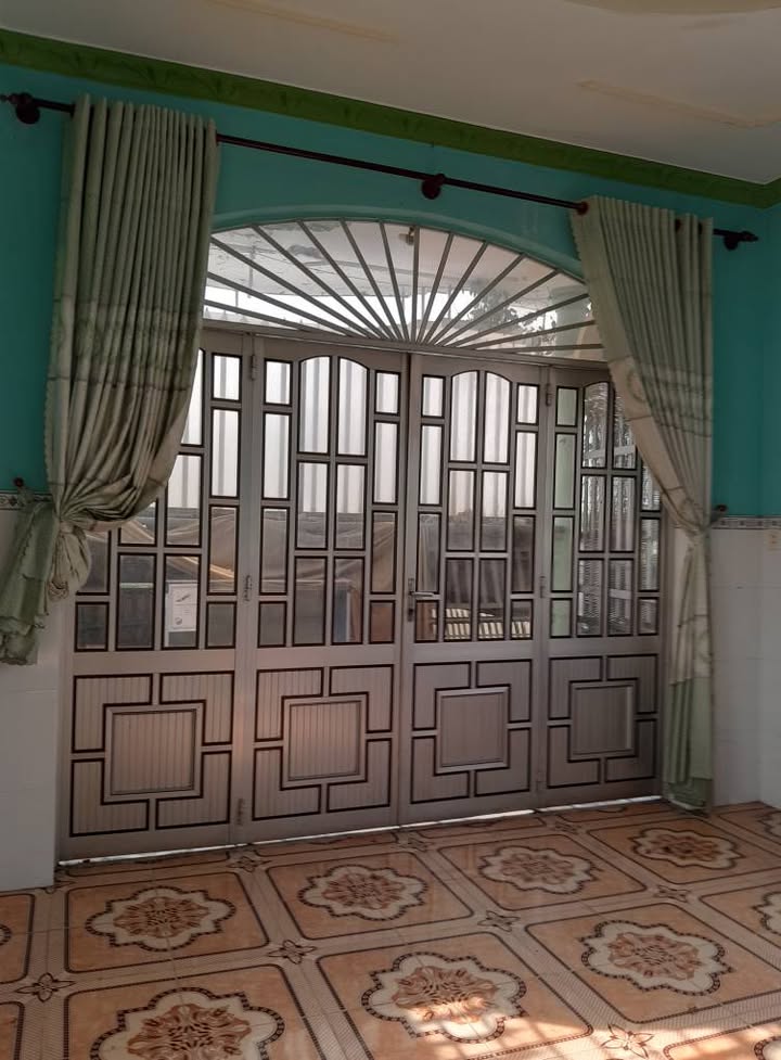 Nhà bán Giao Long 180m² giá 2.3 tỷ - Cơ hội tuyệt vời cho gia đình!