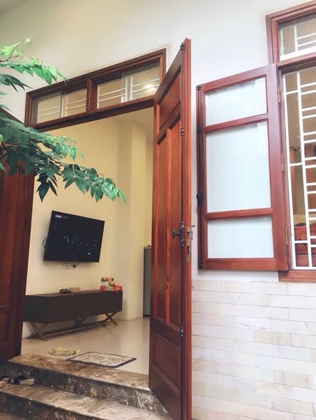 Nhà riêng Ngọc Thụy, Long Biên 51m² giá 8.5 tỷ - Ô tô đỗ cửa, tiện ích đầy đủ!