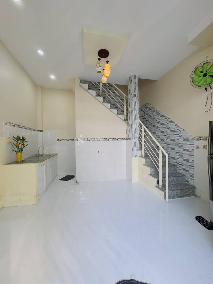 Nhà 3 tầng Bùi Văn Ba, Quận 7 giá chỉ 3,06 tỷ - Sổ hồng riêng hoàn công đầy đủ!