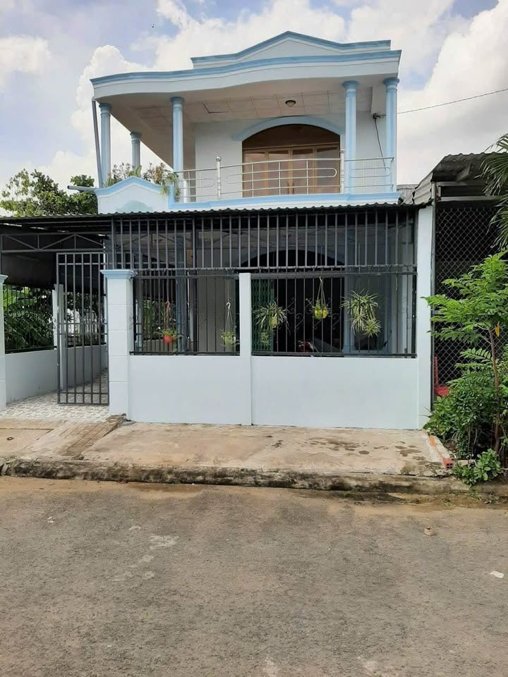 Nhà bán tại Vĩnh Hưng, Trà Vinh 140m² giá 2.1 tỷ - Mặt tiền nhựa 16 chỗ