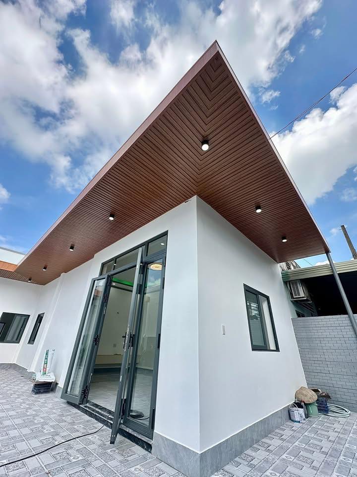 Nhà mái thái 240m² tại Trảng Dài, Biên Hòa - Giá 5,95 tỷ, mặt tiền kinh doanh!