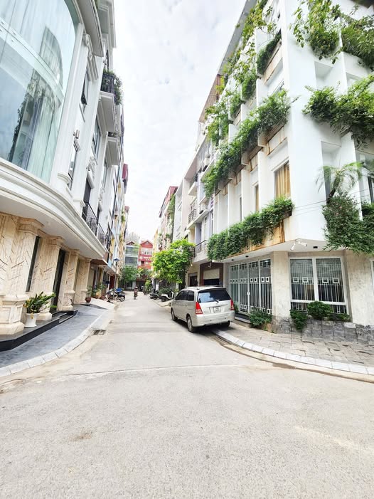 Nhà liền kề Văn Quán 6 phòng ngủ giá 20 triệu - Chính chủ cho thuê làm văn phòng, kinh doanh online!