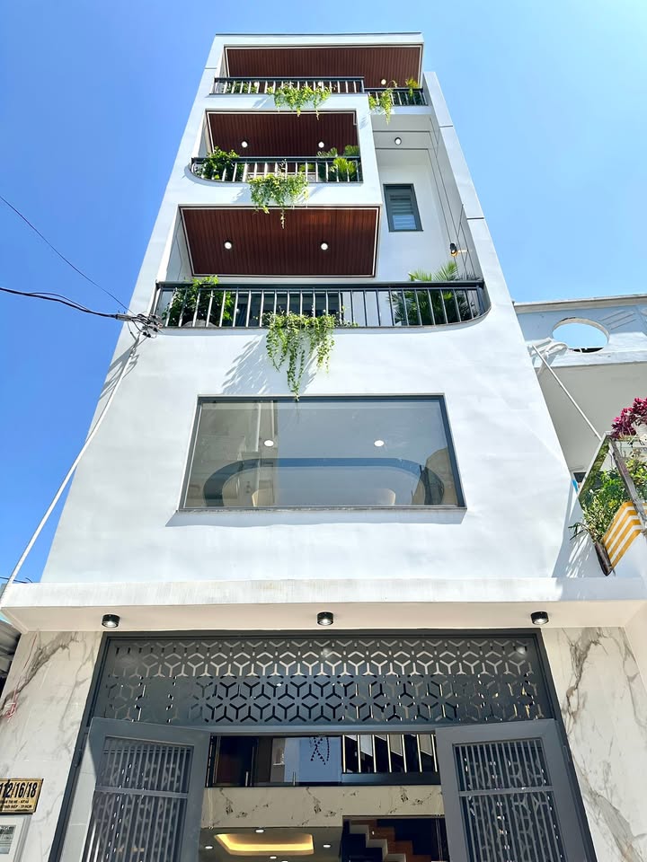 Nhà Quận 12 - Diện tích 72m², thang máy 450kg - Full nội thất cao cấp!