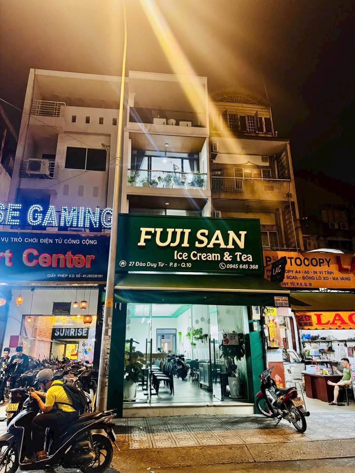 FrontHouse Đào Duy Từ, Quận 10 - Diện tích 111.4m², Giá 35 tỷ - Nhà mới, có thang máy!