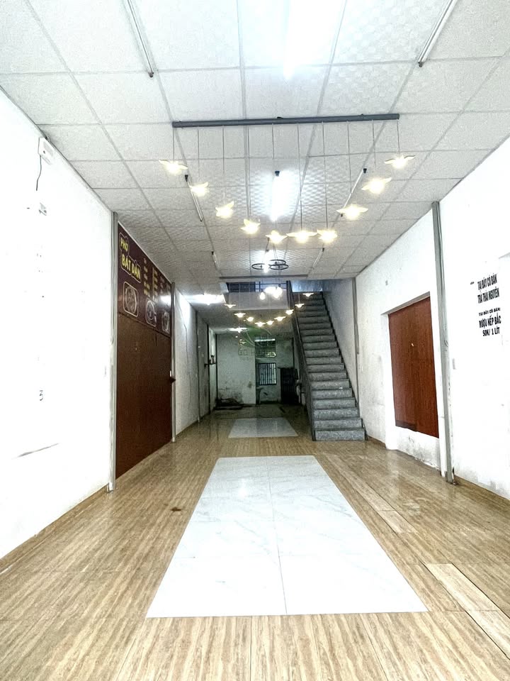 Cho thuê nhà kinh doanh mặt tiền 2 tầng tại Phước Long 280m² giá 20 triệu - Vị trí đắc địa sầm uất!