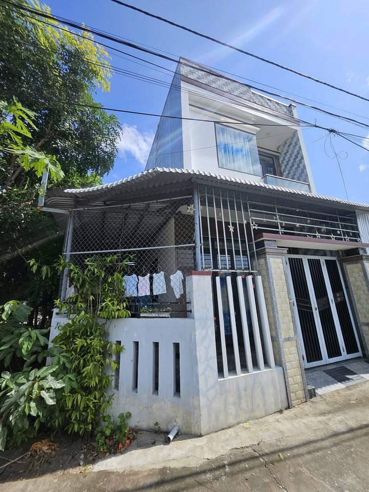 Nhà 2 Tầng Đúc 81.12m² Đường Lưu Quang Vũ - Giá Chỉ 3 Tỷ Thương Lượng!