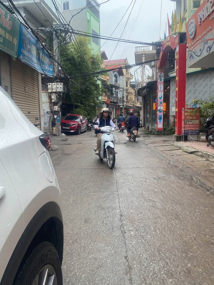 Đất vàng 2 mặt tiền tại Bát Tràng, Gia Lâm, 40m² giá 9.4 tỷ - Cơ hội đầu tư tuyệt vời!