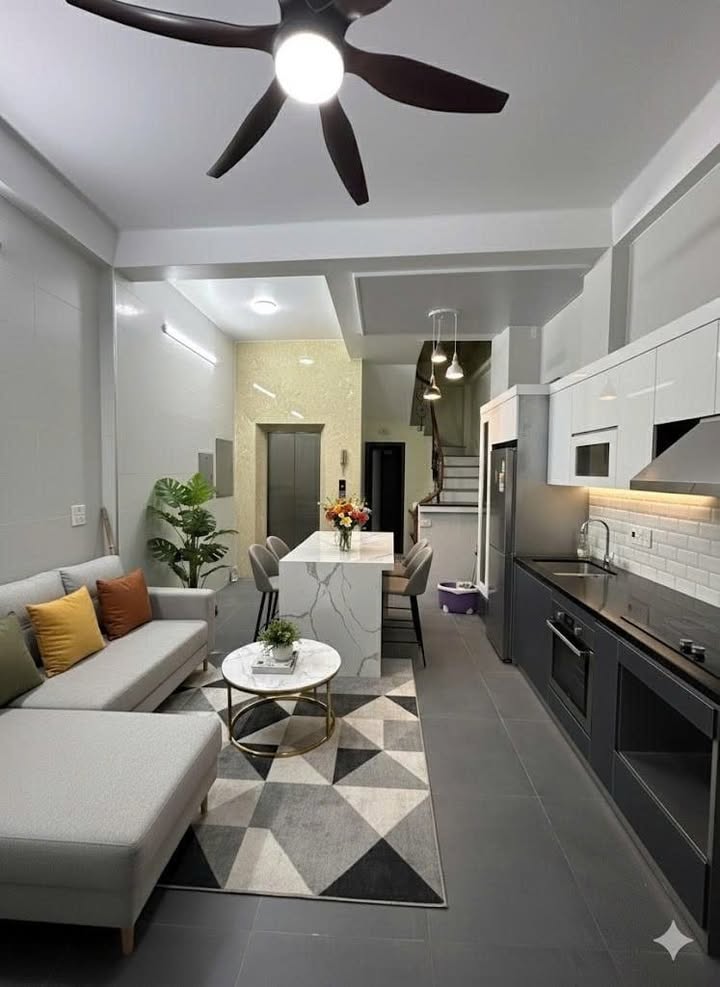 Nhà riêng Ngọc Thụy 40m² giá 11 tỷ - Thiết kế 3 phòng ngủ hiện đại!