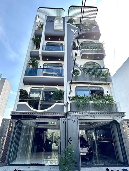 Nhà phố Thạnh Xuân 25, Quận 12, 112m² giá 9.9 tỷ - Thiết kế hiện đại, sân vườn rộng rãi!