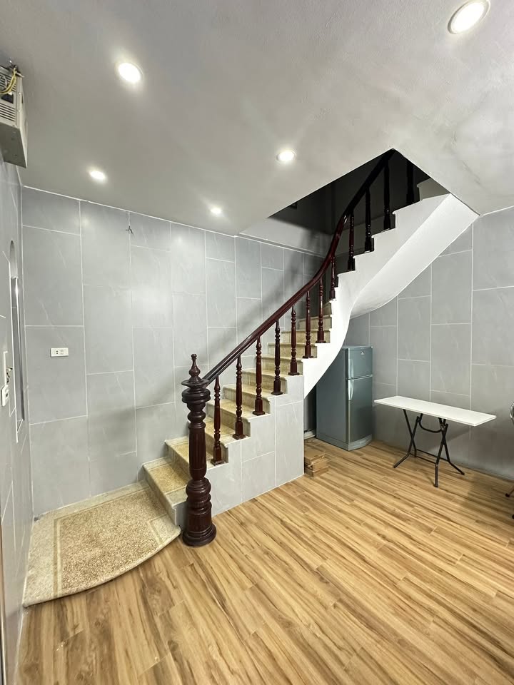 Nhà cho thuê 5 tầng phố Đội Cấn, Ba Đình 20m² - Chính chủ, giá tốt 8.5 triệu/tháng!