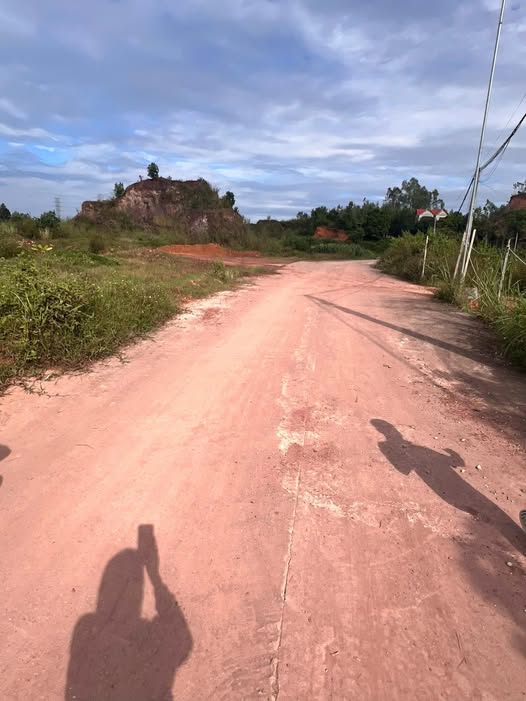 Đất thổ cư Xóm Hanh, Hồng Tiến 83m² giá chỉ 9xx triệu - Cơ hội đầu tư vàng!